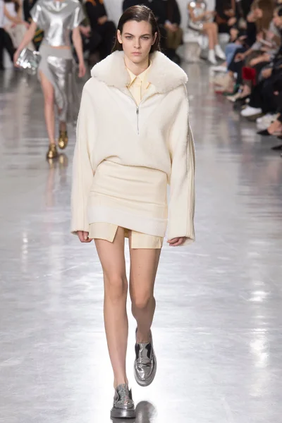 Look 24